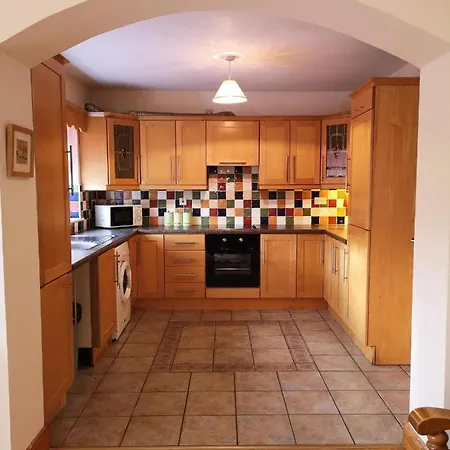 Five-bed Townhouse * Carlow